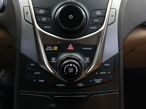 Used 2013 Hyundai Azera GLS 4DR SEDAN w/ Technology Pkg image 30