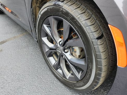 Used 2019 Chrysler Pacifica Touring-L Plus w/ S Appearance Package FWD image 36