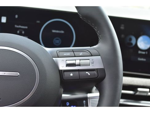 New 2025 Hyundai Tucson Limited image 18