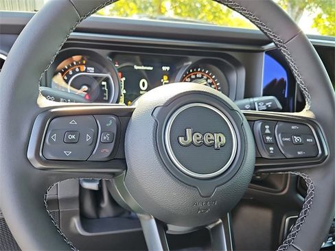New 2025 Jeep Gladiator High Tide image 10