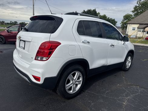 Used 2020 Chevrolet Trax LT w/ LT Convenience Package FWD image 11