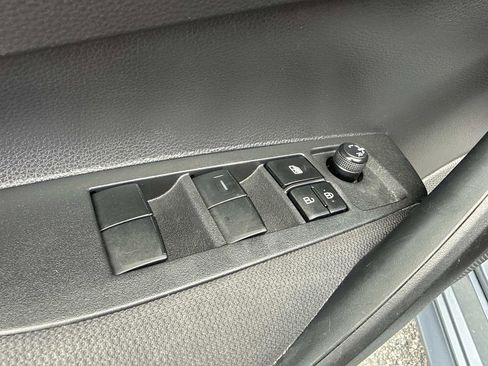 Used 2021 Toyota Corolla LE image 23
