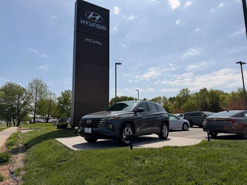 Used 2024 Hyundai Tucson SE AWD/4WD image 1