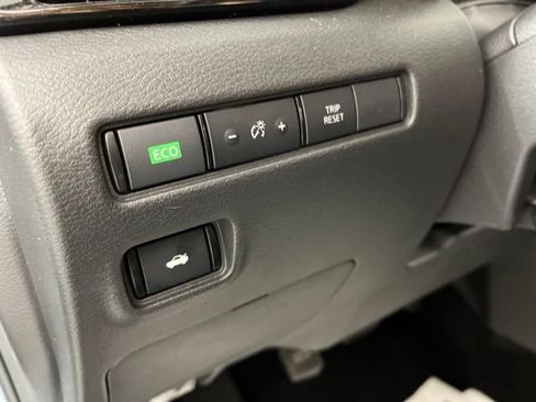 Certified 2025 Nissan Sentra SR w/ SR Premium Package FWD image 30