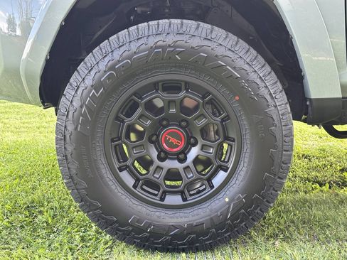 Used 2023 Toyota 4Runner TRD Off-Road Premium w/ Off Road Premium Plus Package AWD/4WD image 14