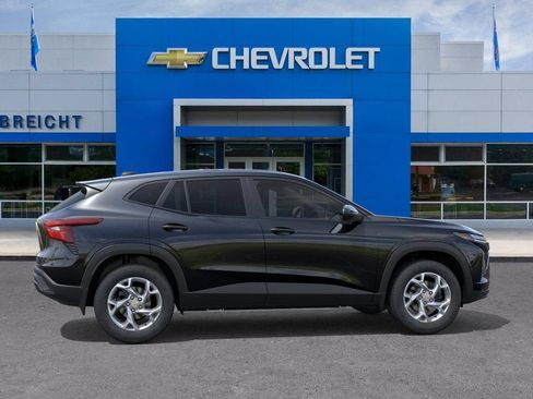 New 2026 Chevrolet Trax LS w/ LS Convenience Package FWD image 5