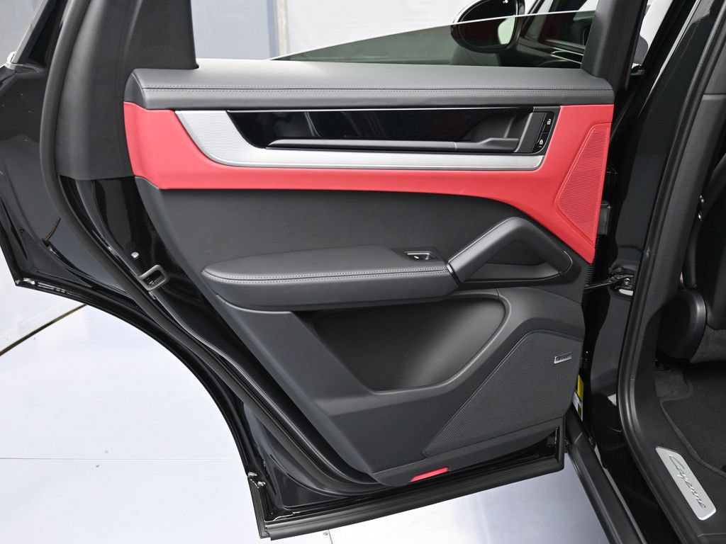 Certified 2026 Porsche Cayenne E-Hybrid Coupe AWD/4WD image 23