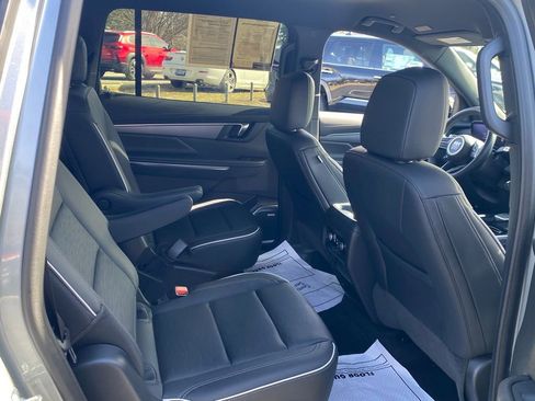 Used 2025 Buick Enclave Sport Touring image 18