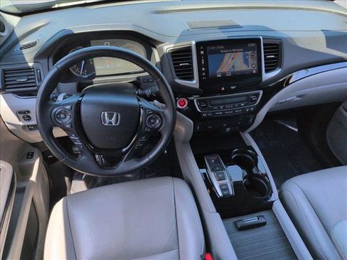Used 2016 Honda Pilot Touring image 19