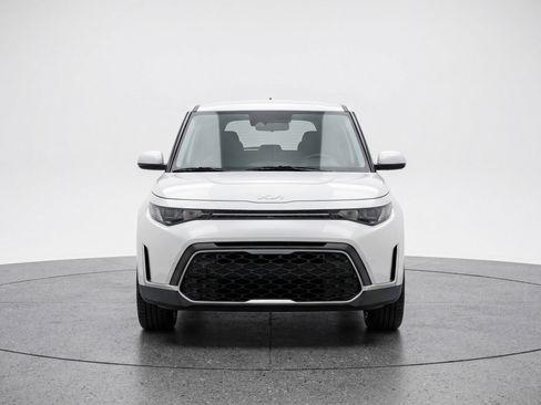 Used 2025 Kia Soul LX w/ LX Technology Package image 2