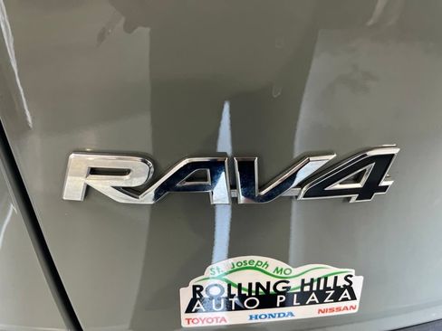 Used 2022 Toyota RAV4 XLE Premium AWD/4WD image 43