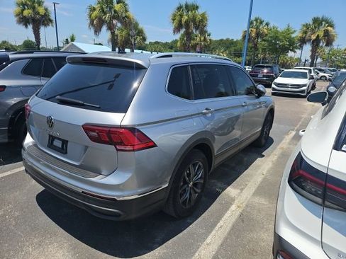 Used 2023 Volkswagen Tiguan SE FWD image 4