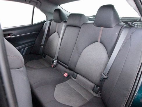 Used 2018 Toyota Camry LE image 25