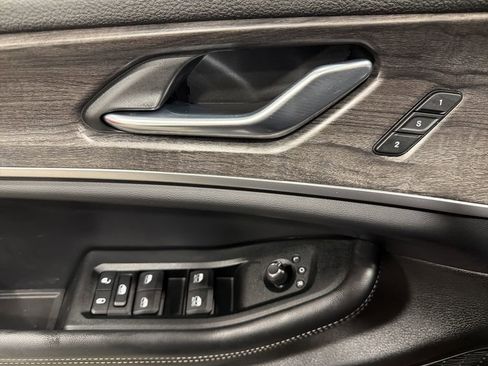 Used 2025 Jeep Grand Cherokee Limited image 14