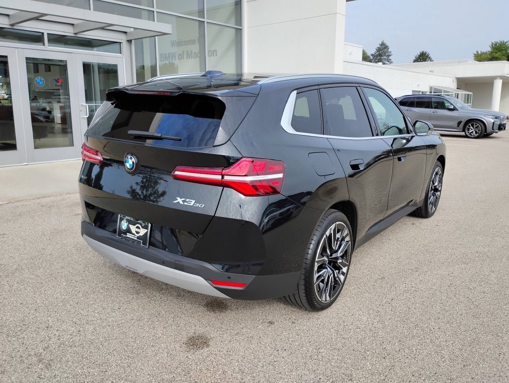 Used 2025 BMW X3 xDrive30i w/ Premium Package AWD/4WD image 3
