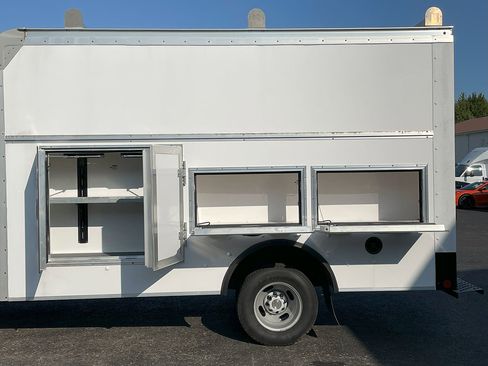 Used 2022 Chevrolet Express 3500 CUTWAY w/ Power Convenience Package image 8