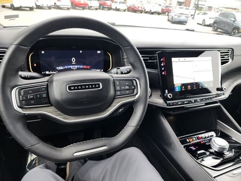 Used 2024 Jeep Wagoneer L Series II w/ Flexible Seating Group image 23