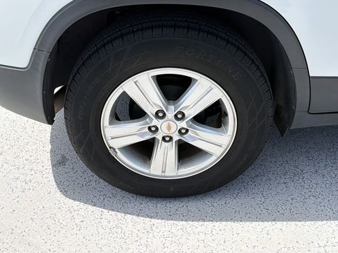 Used 2019 Chevrolet Trax LT w/ LT Convenience Package FWD image 11