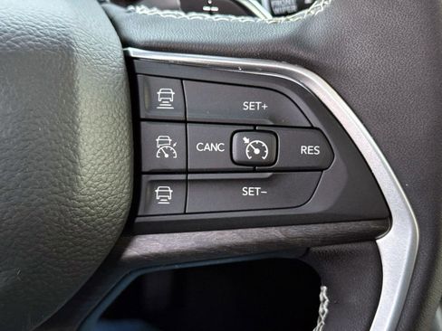 New 2025 Jeep Grand Cherokee Limited image 16