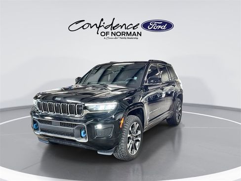 Used 2022 Jeep Grand Cherokee Overland w/ Advanced Protech Group III image 3