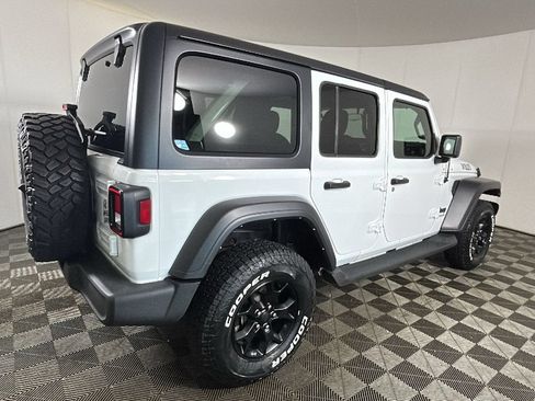 Used 2022 Jeep Wrangler Unlimited Sport AWD/4WD image 3