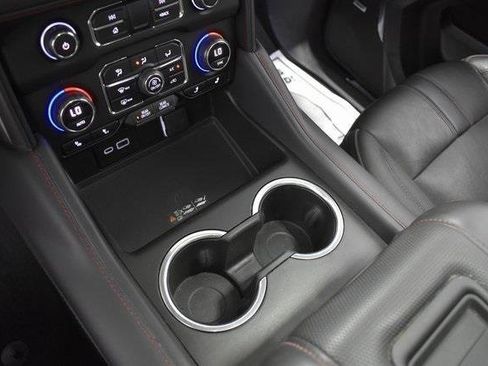 Used 2022 Chevrolet Suburban RST w/ Luxury Package image 21