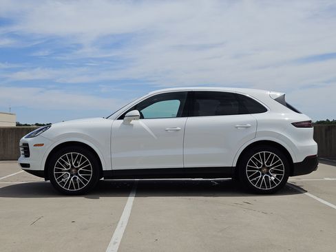 Certified 2022 Porsche Cayenne AWD/4WD image 2