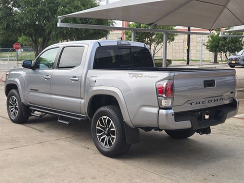 Used 2020 Toyota Tacoma TRD Sport w/ Technology Package RWD image 5