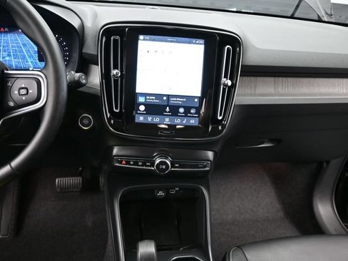 Used 2025 Volvo XC40 B5 Core AWD/4WD image 21