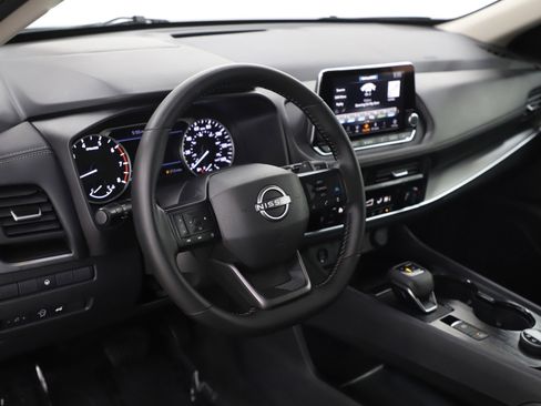 Used 2025 Nissan Rogue SV image 21