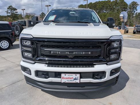 New 2026 Ford F250 Lariat w/ Black Appearance Package image 9