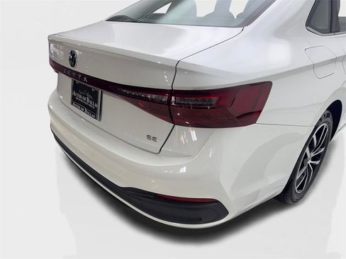 Used 2025 Volkswagen Jetta SE w/ Sunroof Package image 18