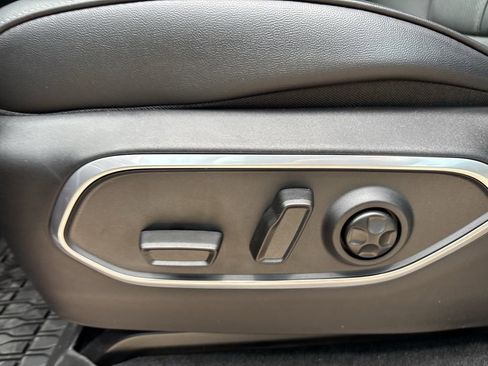 New 2026 Jeep Grand Wagoneer 4WD image 25