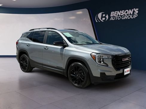 Used 2024 GMC Terrain SLE w/ Driver Convenience Package FWD image 7