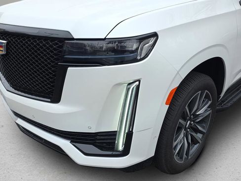 Certified 2024 Cadillac Escalade Sport Platinum w/ Heavy-Duty Trailer Package image 9