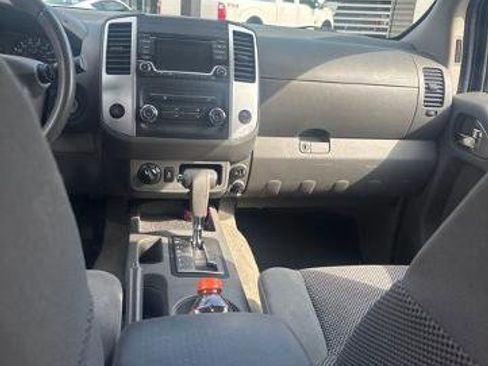Used 2018 Nissan Frontier SV AWD/4WD image 21