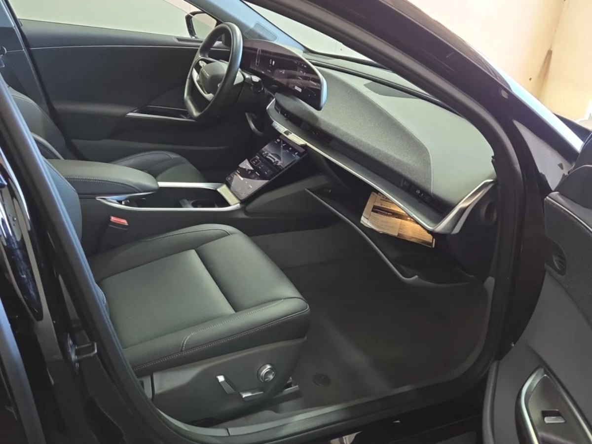 Used 2025 Lucid Air Pure RWD image 9