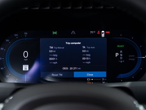 Used 2024 Volvo XC90 T8 Plus w/ Protection Package Premier image 18