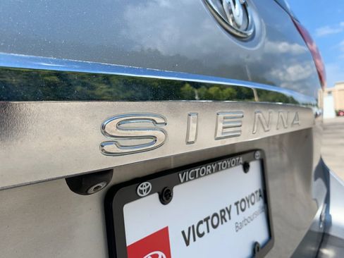 Used 2017 Toyota Sienna Limited Premium AWD/4WD image 38