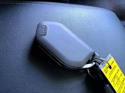 Used 2025 Kia Sorento EX w/ EX Panoramic Sunroof Package image 14