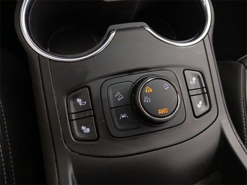 Used 2022 GMC Terrain SLT w/ Infotainment Package II image 16