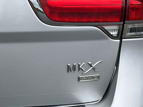 Used 2012 Lincoln MKX AWD image 25