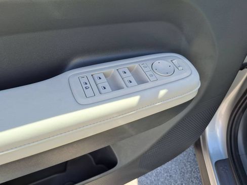 Used 2025 Hyundai Santa Fe SEL FWD image 13