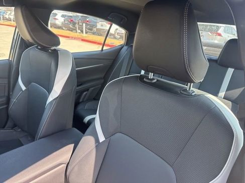 Used 2025 Toyota Camry SE image 9