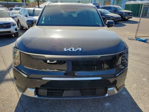 New 2026 Kia EV9 Wind AWD/4WD image 2