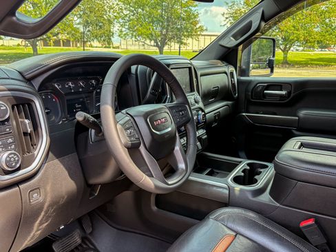 Used 2022 GMC Sierra 2500 AT4 w/ Snow Plow Prep/Camper Package AWD/4WD image 2