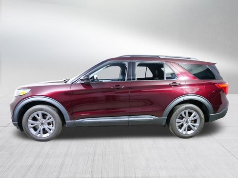 Used 2022 Ford Explorer XLT w/ Equipment Group 202A image 4