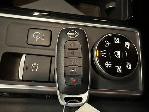 Used 2025 Nissan Pathfinder SL AWD/4WD image 17