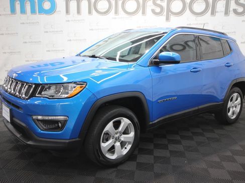 Used 2019 Jeep Compass Latitude w/ Cold Weather Group AWD/4WD image 2