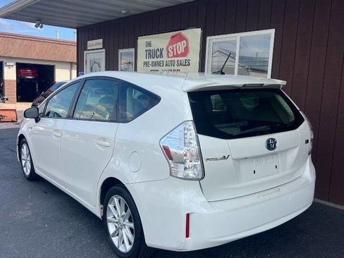 Used 2013 Toyota Prius V Five image 3